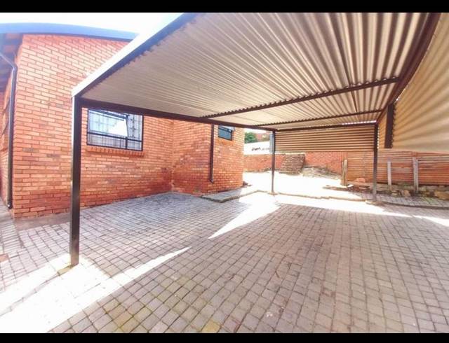 3 BEDROOM HOUSE FOR SALE IN DANVILLE EXT 5